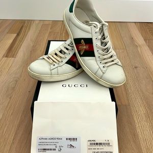 7.5 Gucci white bee new ace sneakers